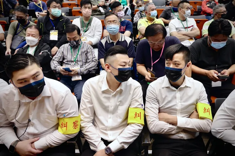 經濟部商業司目前傾向解讀龍邦持有的股權有投票權。林林攝