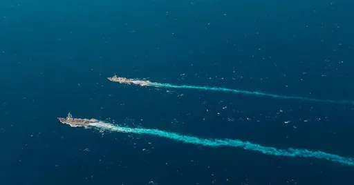 美驅逐艦、加巡防艦航經台海　路透：罕見同步行動