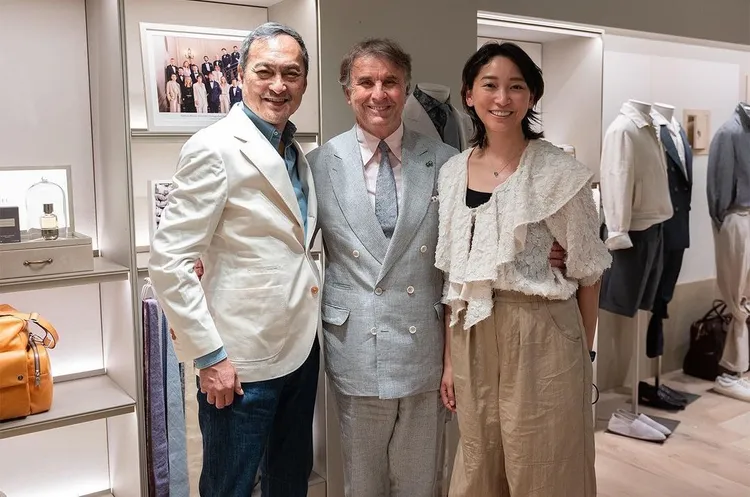 日本影帝渡邊謙（左）及其女渡邊杏（右），和Brunello Cucinelli先生愉快合影。品牌提供