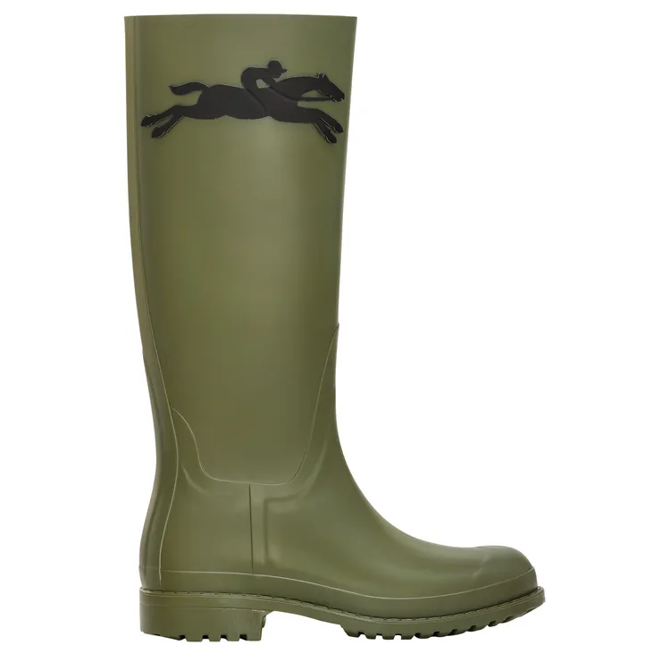軍綠色橡膠軍靴，8800元。品牌提供
