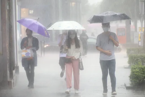未來整週溼答答!今各地午後雷雨襲擊 地震頻繁提防坍方落石