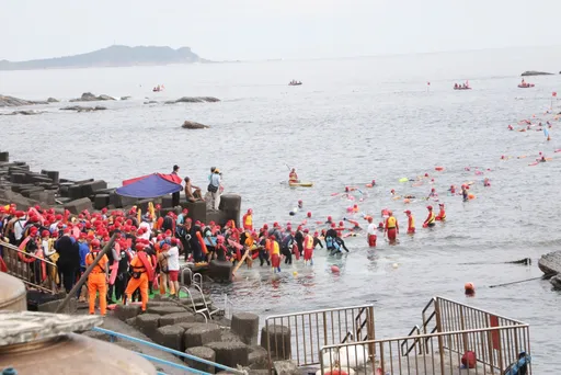 睽違3年外木山長泳登場!近2千「泳士」響應參與 6旬男意外撞岩石送醫