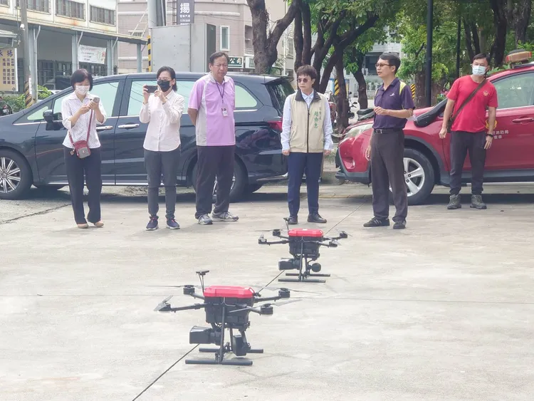 消防局支援空拍機進行高空孳生源巡查。衛生局提供