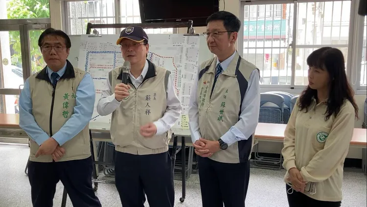 莊人祥南下督導防治工作。衛生局提供