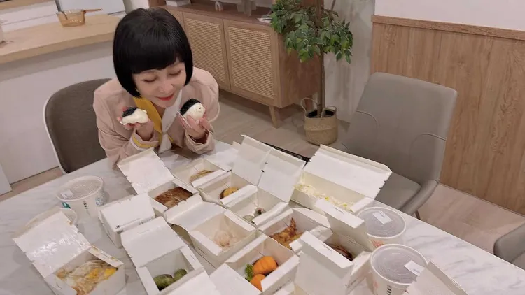 吳淡如看到工作人員貼心準備的午餐，開心極了。取自吳淡如臉書 