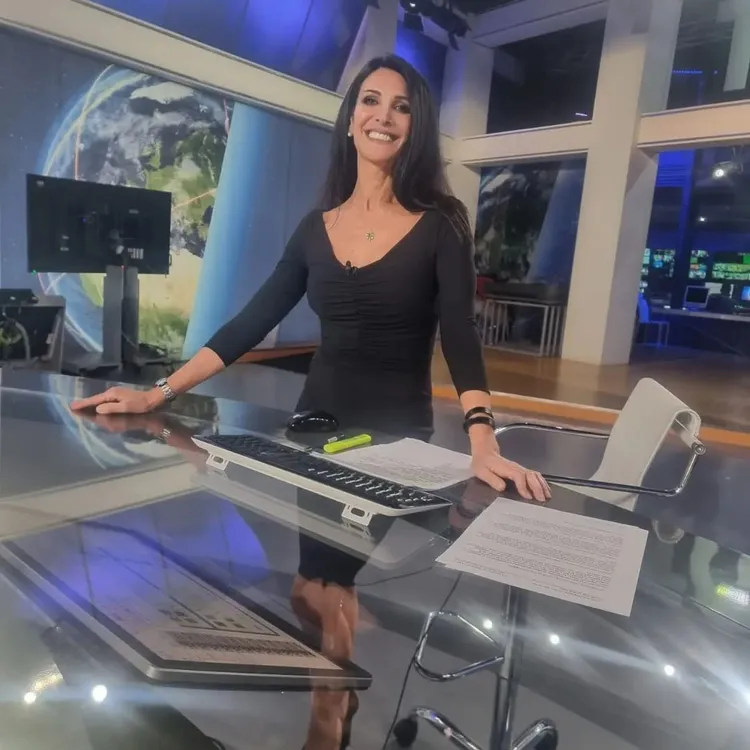 義大利美女節目主持人Elena Guarnieri對Ferragni此舉背後的初衷提出了質疑，並質問其是否真的有從裸露中得到解放。翻攝elenaguarnierireal IG