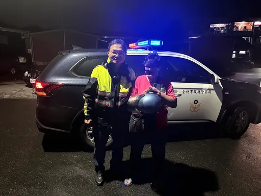 北市婦獨自行走社子大橋 暖心警開巡邏車送她返家