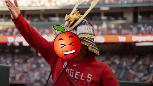 笑死！大谷翔平又投又打忙到沒時間　戴全壘打武士頭盔只好請他代勞
