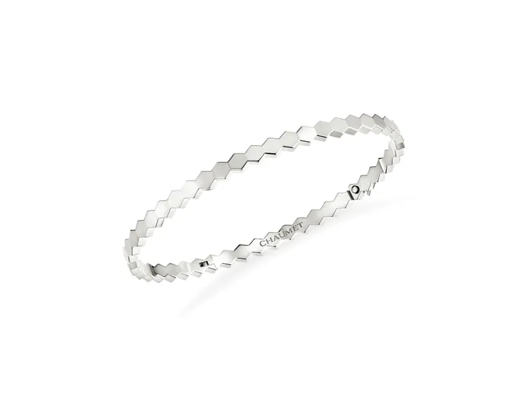 Bee My Love系列18K白金手環，19萬3000元。品牌提供