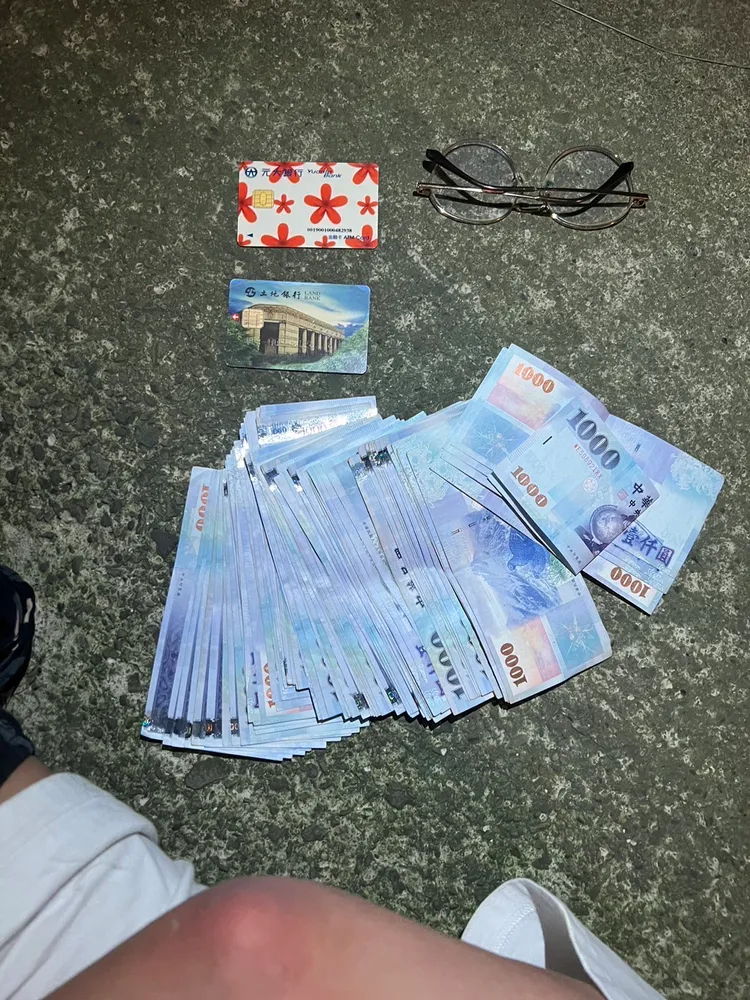 警方查扣現金。新湖警分局提供