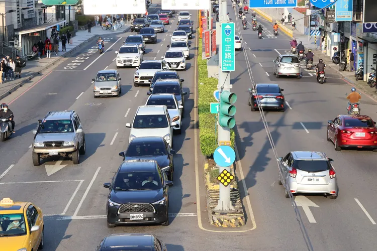 公路總局預估，明天會開始出現返回工作地與出遊車潮。示意圖，資料照