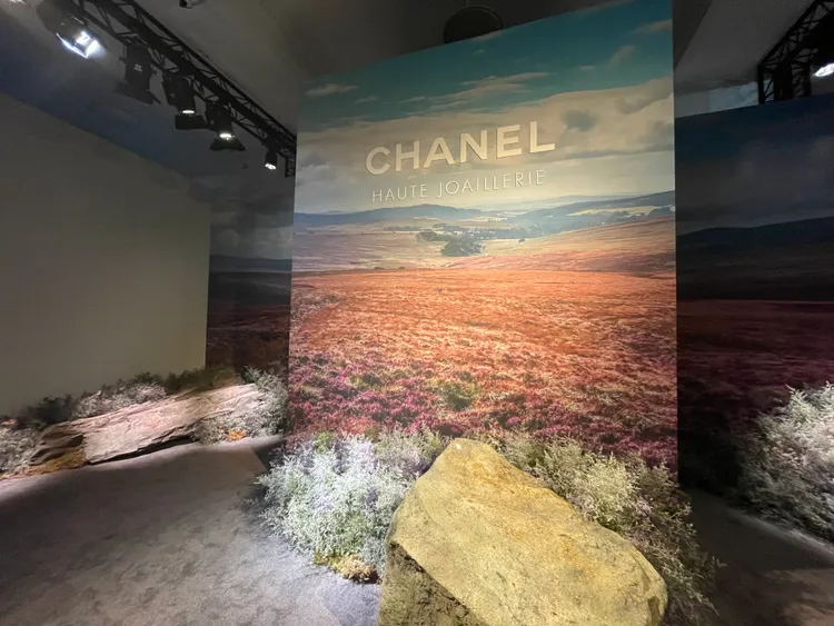 「Tweed de CHANEL」頂級珠寶系列發表現場，引入了蘇格蘭高地風情。陳張眾攝