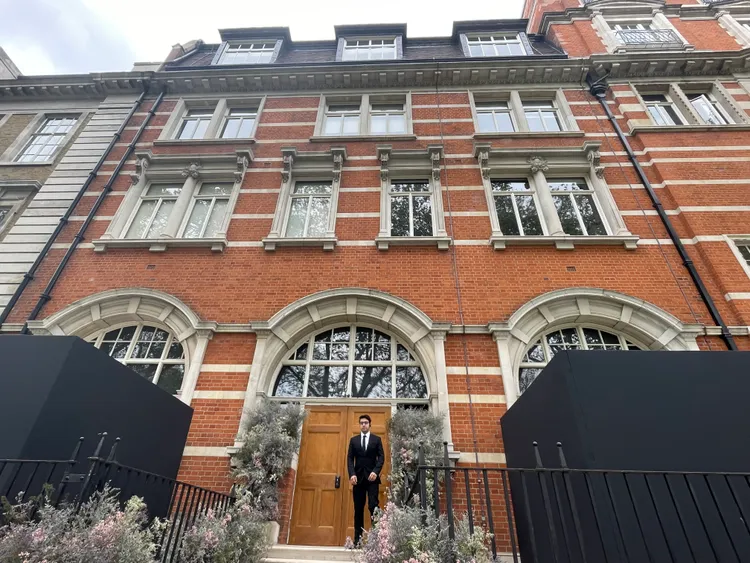 「Tweed de CHANEL」頂級珠寶系列發表，於倫敦有著百年歷史的Lindley Hall紅磚建築中舉行。陳張眾攝