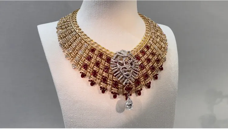 身價逾1億7000萬元的Tweed Royal項鍊，是本次系列63件新作中最矜貴的作品。陳張眾攝