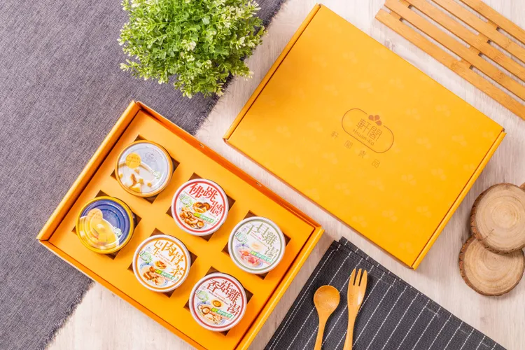 鮮盒子經典禮盒(明星組合)優惠價698元。業者提供