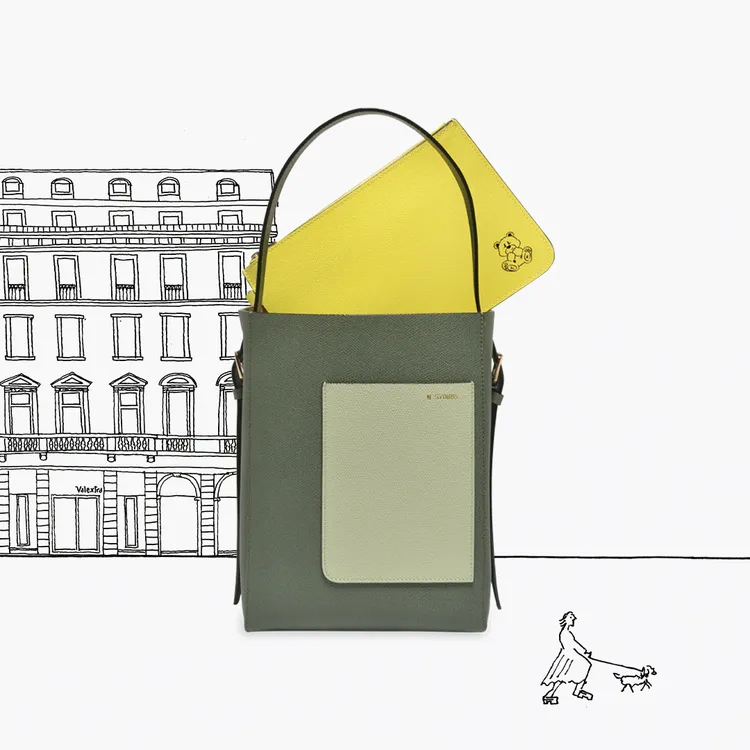 有著YK熊商標內袋的Bucket包。品牌提供