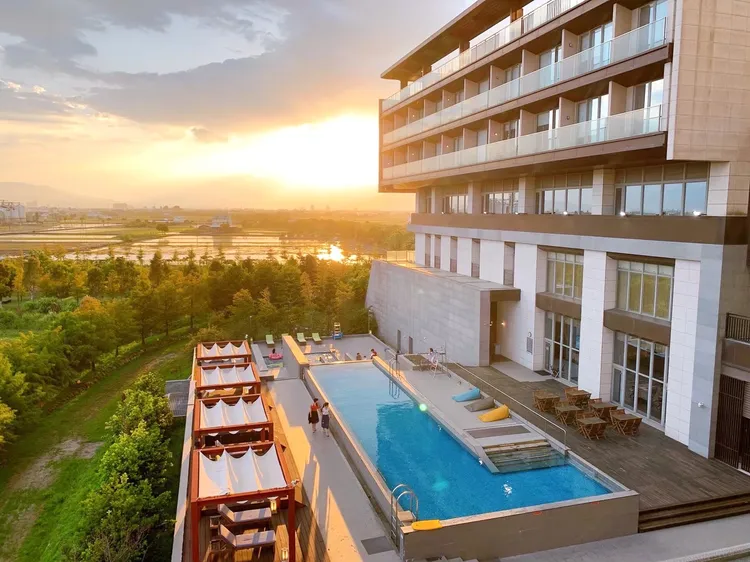 宜蘭綠舞飯店端午連假期間6月22日至6月25日於戶外泳池舉辦住客專屬有獎遊戲「水上接力賽」誠邀住客共襄盛舉。