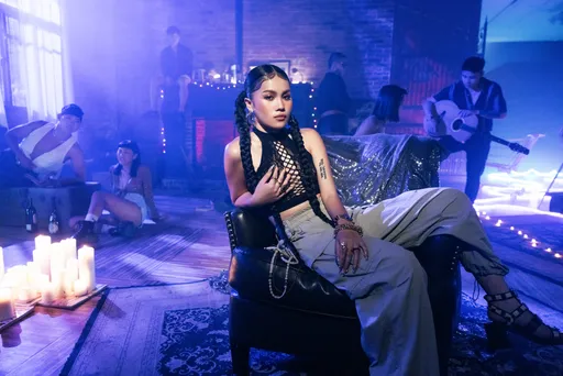 準金曲新人阿布絲洞洞裝辣成這樣 開趴差點被搶走風采