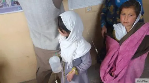 女孩上學招誰惹誰?阿富汗小學遭下毒80名女生送醫