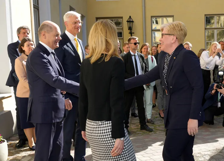 德國總理蕭茲（左）上月訪問立陶宛，與席莫尼特會面。