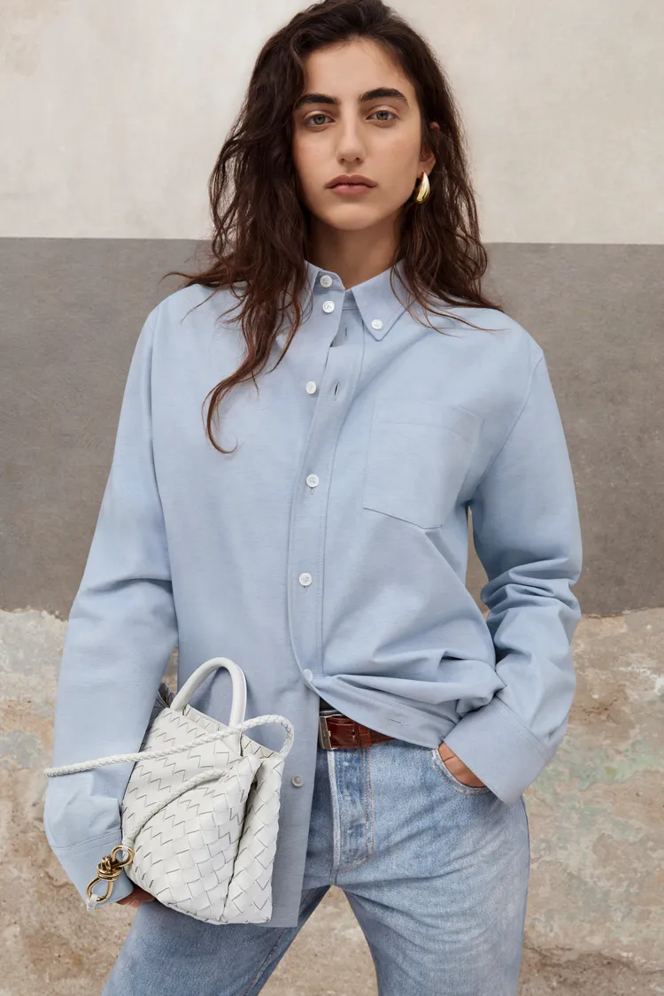 林心如搶先上手的BOTTEGA VENETA全新Andiamo編織手袋，是品牌早秋系列中的主打單品。品牌提供