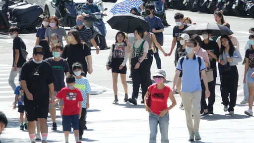 第4波新冠疫情估端午節達高峰　台大公衛示警：65歲以上保護力低於4成