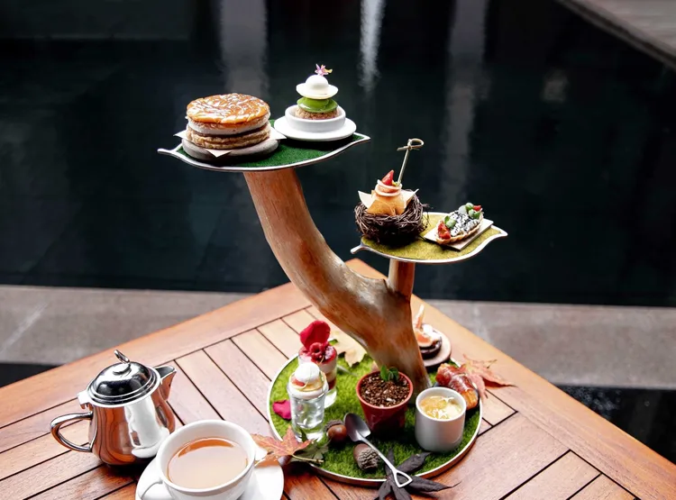 延續冬季暢銷熱度，一位難求的麗禧下午茶搭配獨立湯屋，雙人售價3,450元起。業者提供