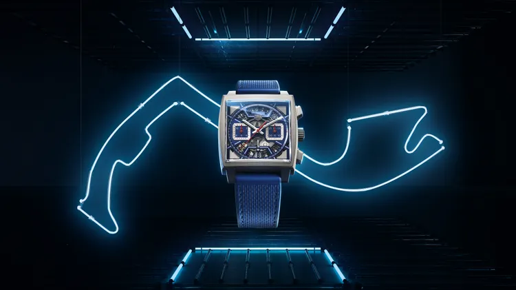 Monaco Chronograph鈦合金鏤空自動計時腕錶經典藍，35萬3300元。品牌提供