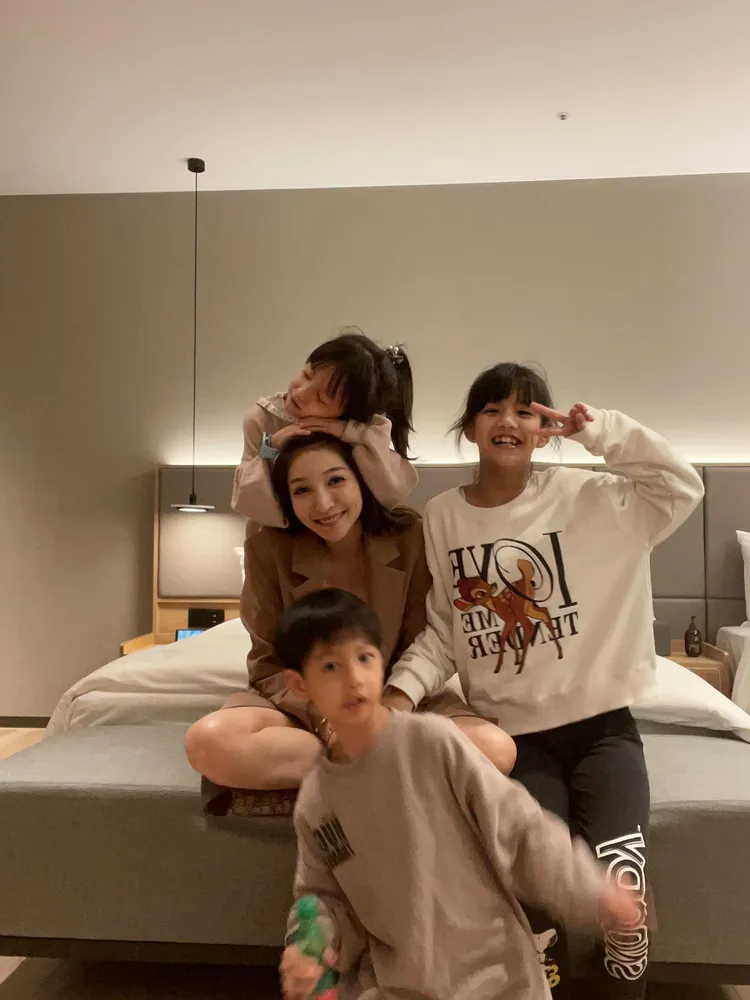 Grace時常在臉書分享與阿翔的家庭趣事。翻攝《Out Of Control 媽咪Grace》的臉書