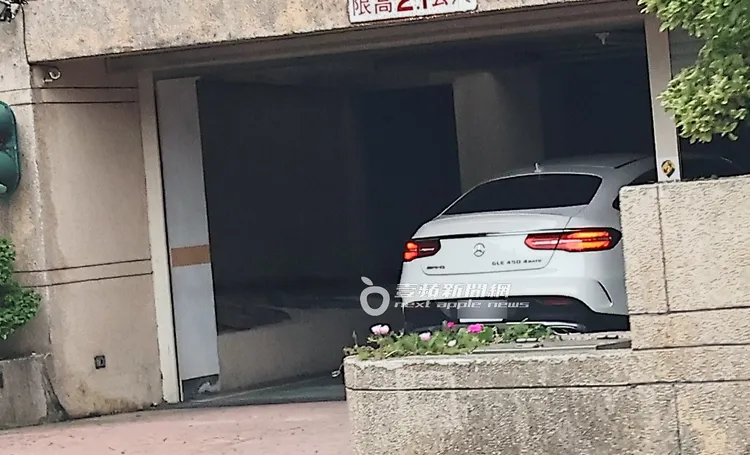 熊熊跟新歡約會行程告一段落，小倆口回到位於文山區的愛巢。特勤中心攝