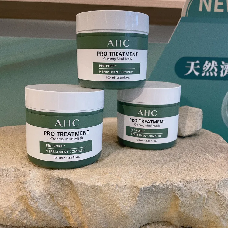 AHC濟州島毛孔淨化火山泥膜，各100ml／780元。張家玲攝