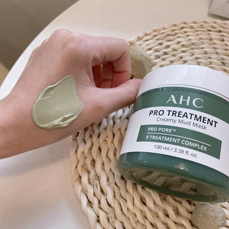 AHC濟州島毛孔淨化火山泥膜中以濟洲島火山泥以及法國高嶺土為主要成分。張家玲攝