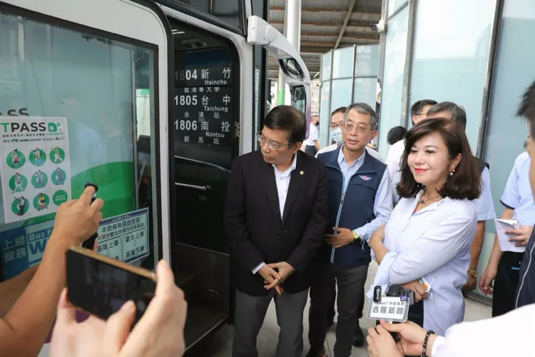 王國材表示，使用通勤月票可省下5至7成費用。基隆市政府提供