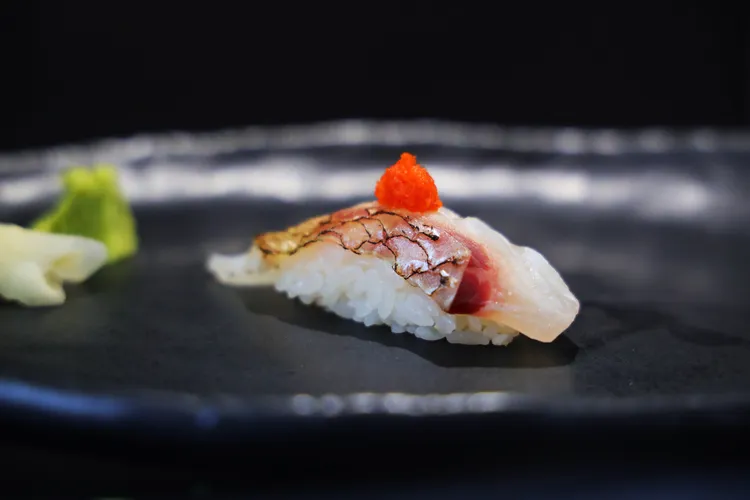 長尾鳥佐楓葉蘿蔔泥，肉質厚實Q彈、味道清甜。業者提供