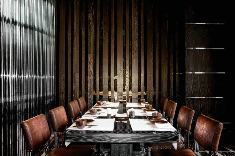 奇鮮日本料理有多種座位空間，圖為小包廂。業者提供