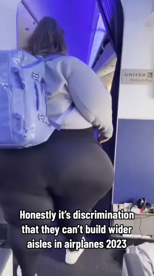 女子貼出自己嘗試走過飛機走道的困難。