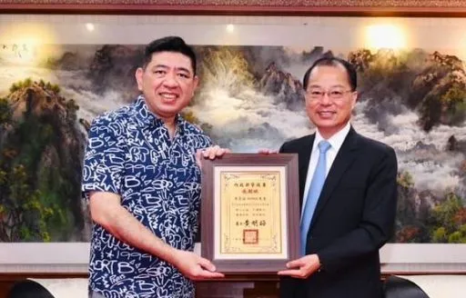 NONO合照警政署長宣導反詐騙　網酸爆：下次見面是上銬？