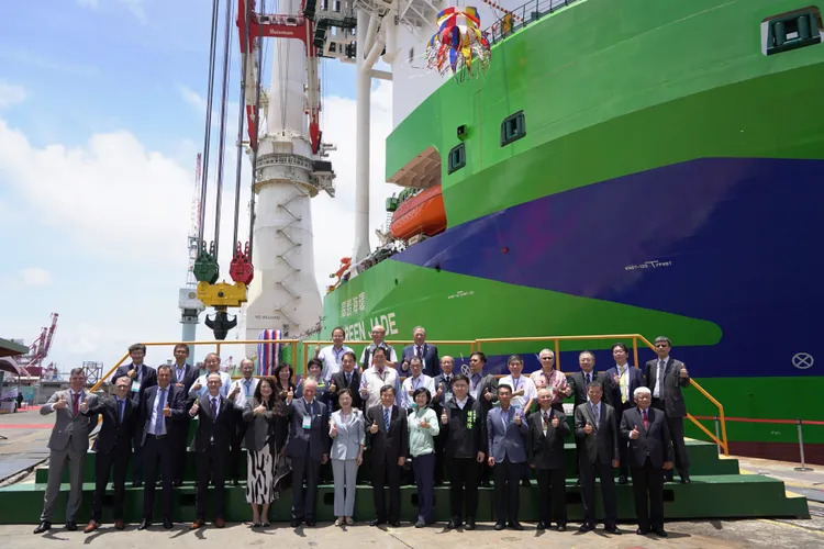 產官學界300多人出席交船典禮，見證歷史時刻。台船提供