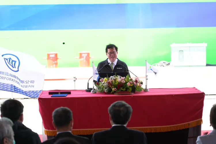 鄭文燦致詞肯定邁入離岸風電的新里程碑，環海翡翠輪預估可回本賺錢。台船提供