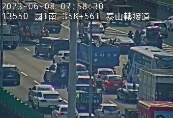 國1泰山段5車連環撞　上班時間車潮大回堵
