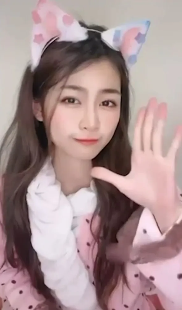 HI !喜歡我這造型嗎？TikTok :mona11_official 提供
