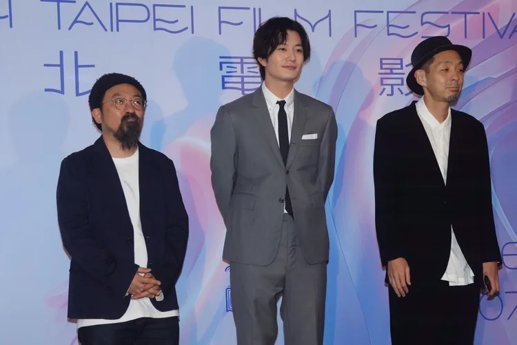 《快一秒的他》導演山下敦弘（左起）、岡田將生、編劇宮藤官九郎今來台打片。彭欣偉攝