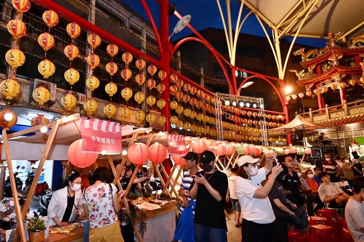 神龍鬧鎮晚會。政院提供