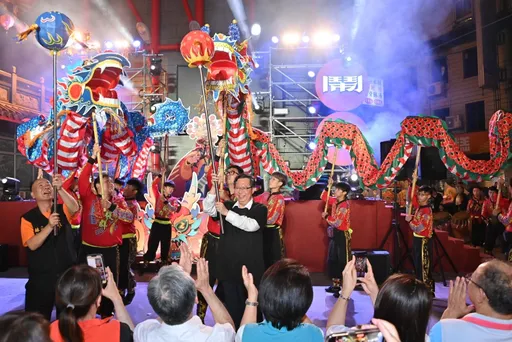 鄭文燦出席神龍鬧鎮晚會 挺年輕人推動地方創生