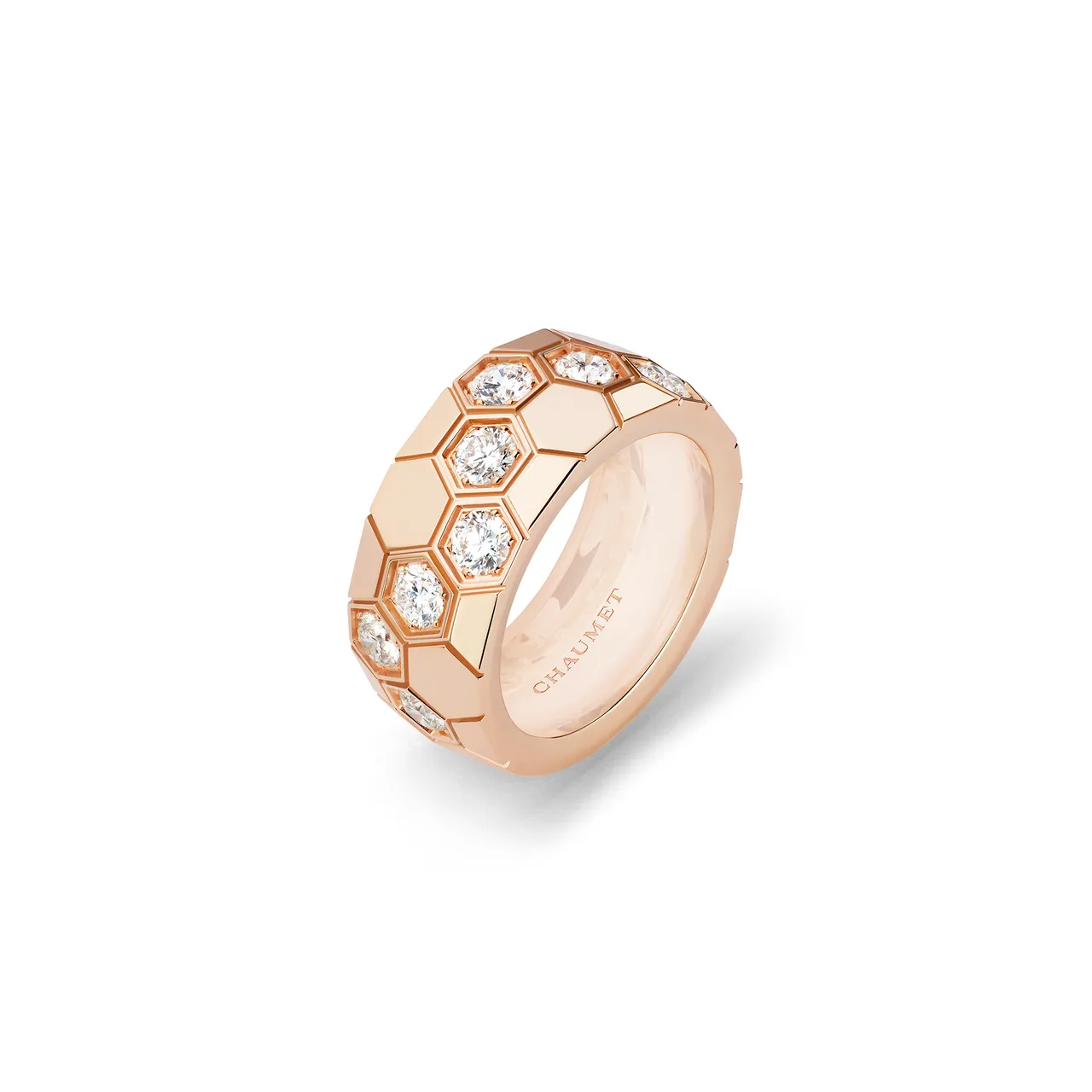 CHAUMET Bee My Love系列玫瑰金鑽戒,36萬元。品牌提供