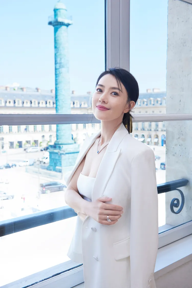 身為法國珠寶CHAUMET代言人的高圓圓，先前特飛往巴黎參加品牌活動。翻攝高圓圓工作室微博