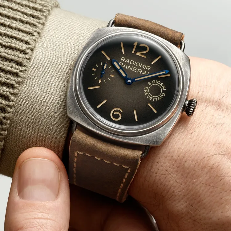 由趙又廷所演繹的Radiomir Otto Giorni 8日鍊精鋼腕錶（PAM01347），是沛納海的年度主打錶款之一，29萬9000元。翻攝PANERAI IG