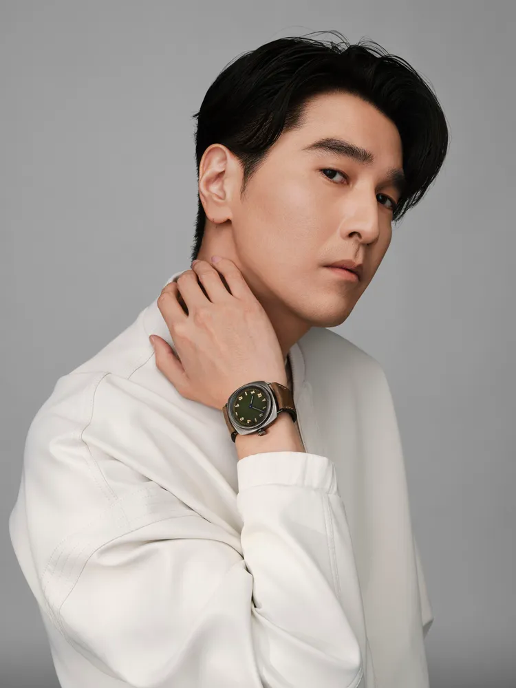 趙又廷在最新形象大片中所佩戴的Radiomir California精鋼手動上鍊腕錶（PAM01349），引起不少錶迷的興趣，每年限量生產600只，37萬8000元。品牌提供