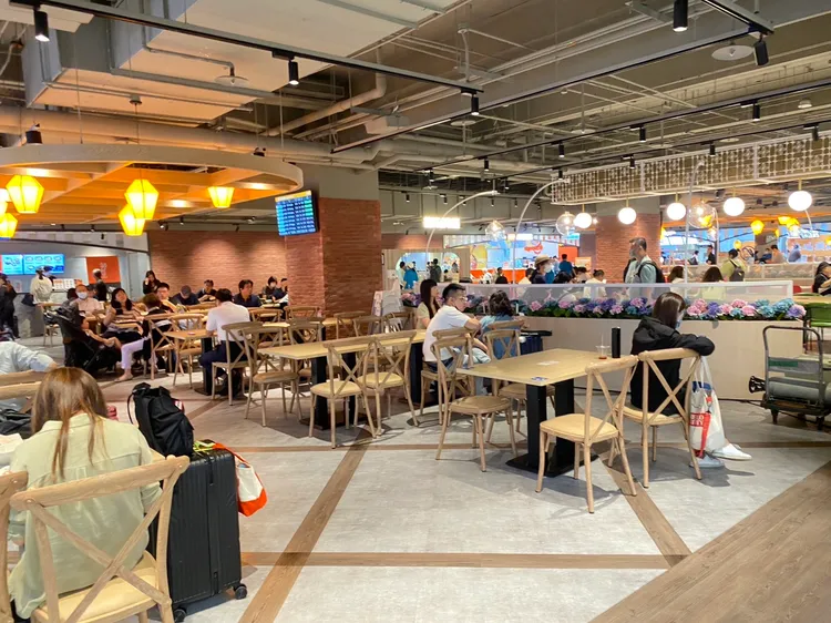 松機二航美食街改裝，引進11大知名餐飲品牌。陳怡文攝