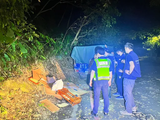 北市富德公墓常遭亂倒廢棄物引公憤 警方埋伏墓碑旁逮3不肖業者